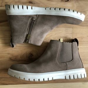 Blondo Waterproof Hightop Side Zip Shoe